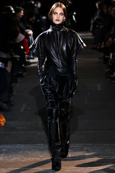 Look 17